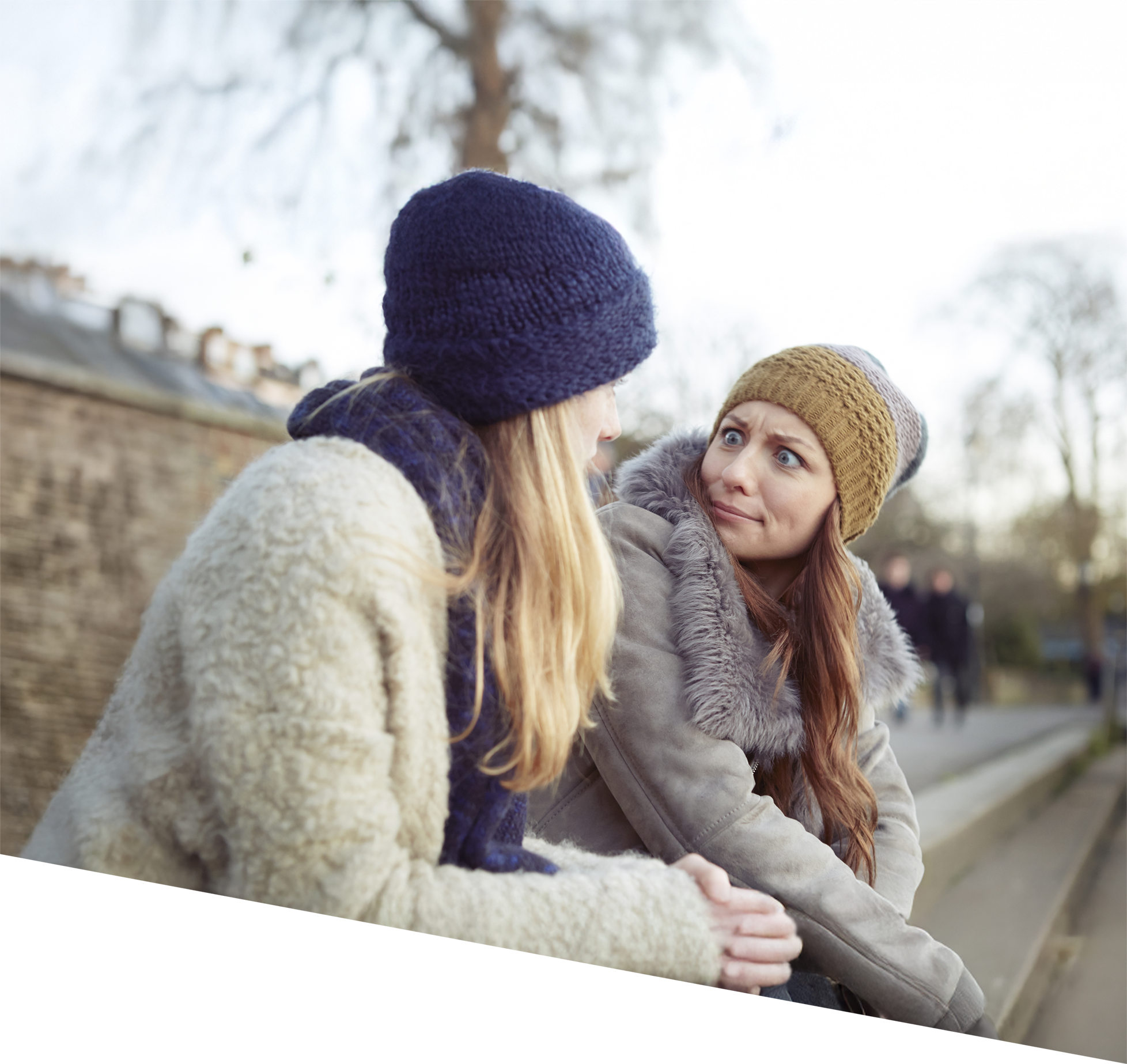 Deux femmes discutent, smart invest